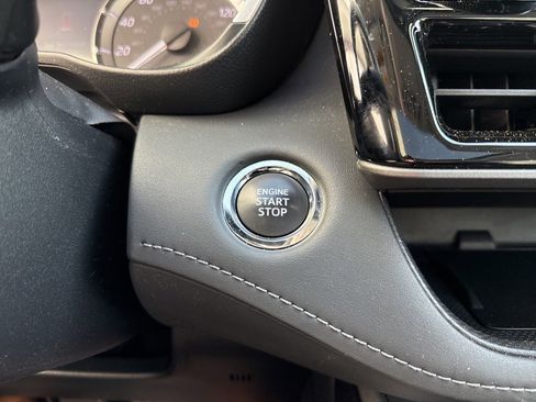 Used 2023 Toyota Highlander XLE image 13