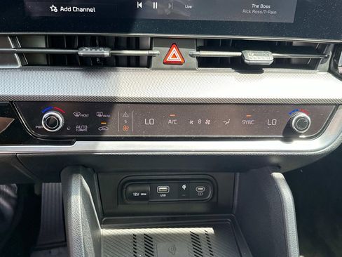 New 2025 Kia Sportage SX image 23