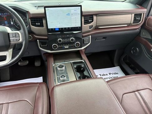 Used 2024 Ford Expedition Limited AWD/4WD image 16
