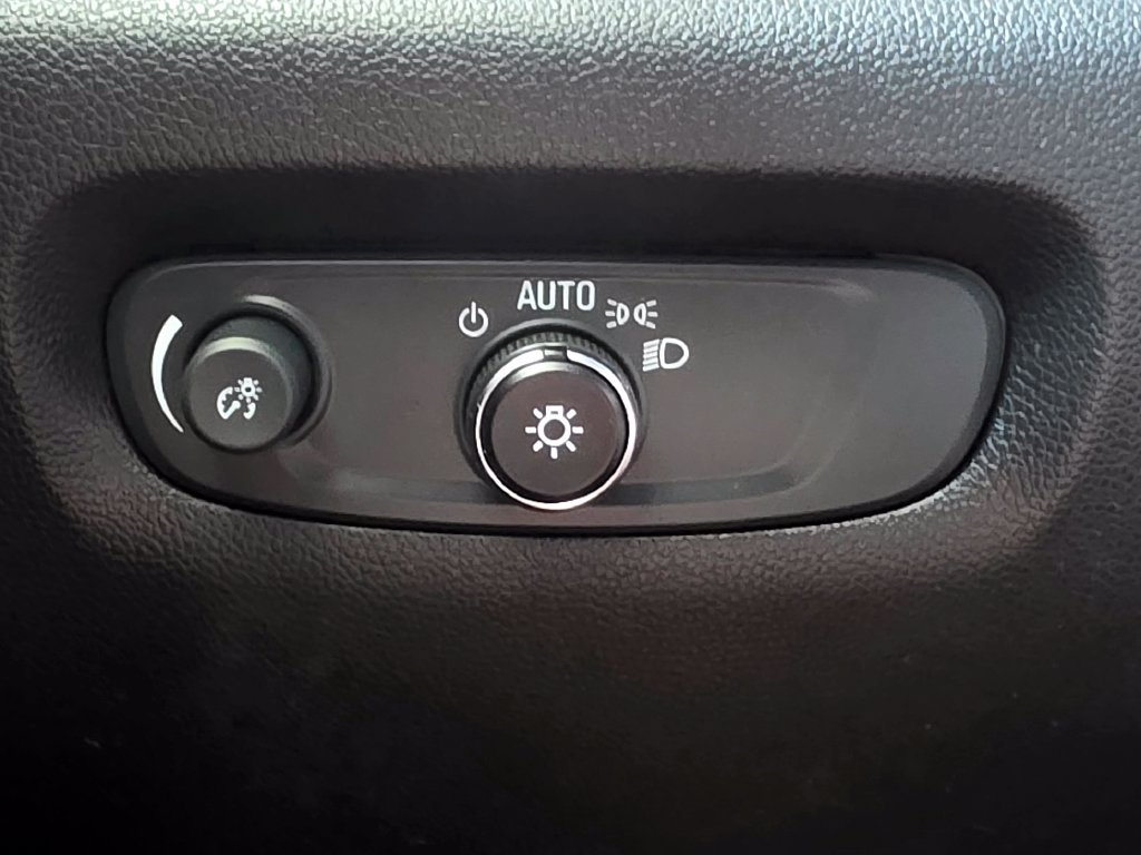 Used 2023 Chevrolet Traverse LT w/ LT Premium Package AWD/4WD image 24