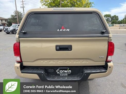 Used 2017 Toyota Tacoma TRD Off-Road w/ Premium & Technology Package AWD/4WD image 6