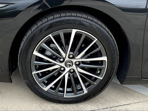 Used 2024 Lexus ES 350 w/ Premium Package FWD image 11