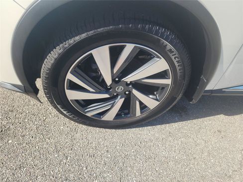 Used 2017 Nissan Murano Platinum w/ Platinum Technology Package FWD image 9