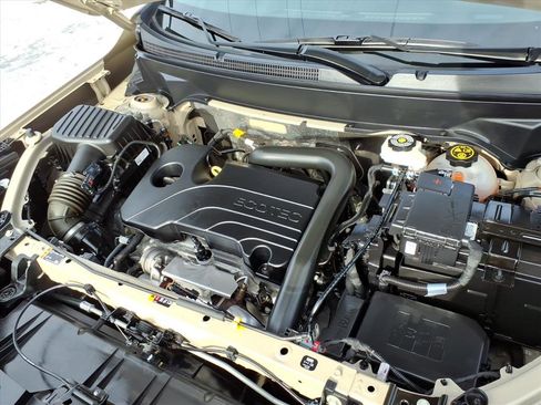 Used 2023 GMC Terrain SLE w/ Elevation Edition image 9