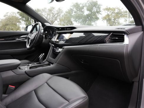 Certified 2025 Cadillac XT6 Premium Luxury image 24