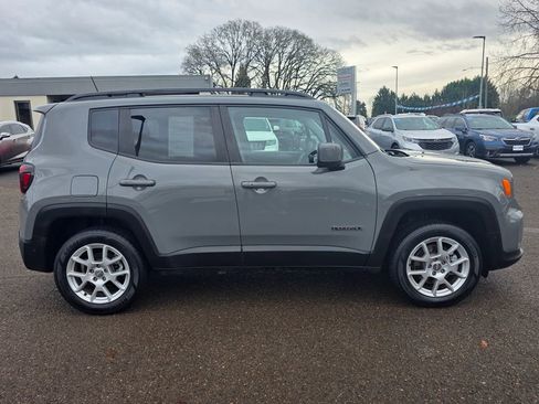 Used 2021 Jeep Renegade Latitude w/ Luxury Group I image 8