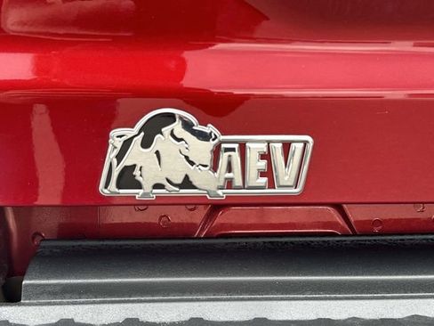 Used 2025 GMC Canyon AT4 w/ AT4X AEV Edition AWD/4WD image 10