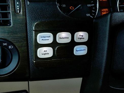 Used 2017 Mercedes-Benz Sprinter 3500 image 32
