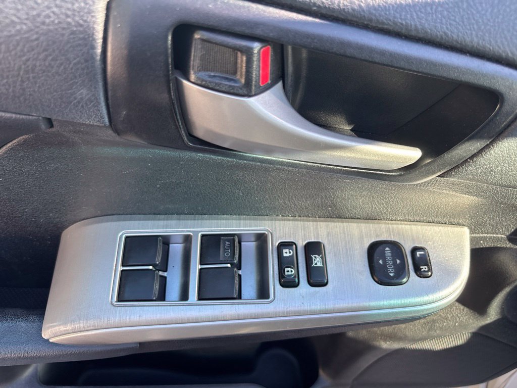 Used 2014 Toyota Camry SE FWD image 14