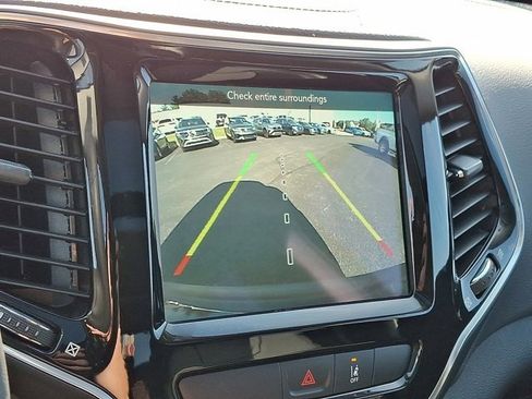 Used 2022 Jeep Cherokee Limited image 21