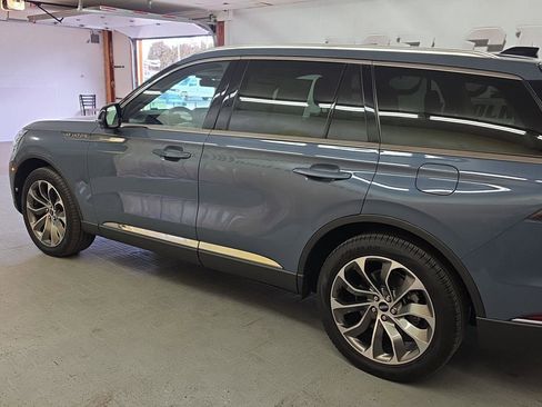 Used 2025 Lincoln Aviator Reserve w/ Illumination Package image 3