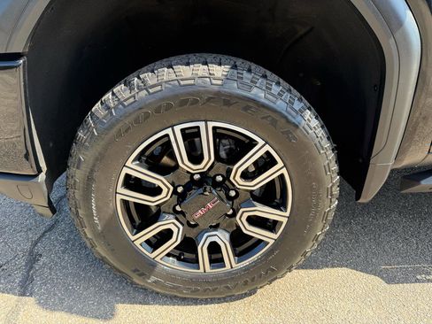 Used 2022 GMC Sierra 2500 AT4 AWD/4WD image 5