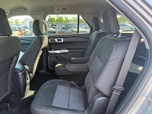 Used 2023 Ford Explorer XLT AWD/4WD image 9