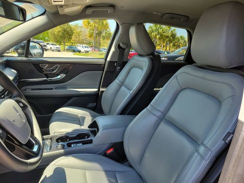 Certified 2022 Lincoln Corsair FWD image 10