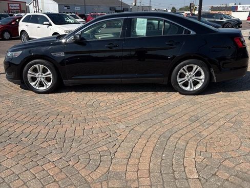 Used 2016 Ford Taurus SE image 8