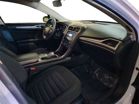 Used 2018 Ford Fusion SE w/ Fusion SE Technology Package image 20