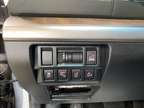 Used 2018 Subaru Outback 2.5i Limited AWD/4WD image 11