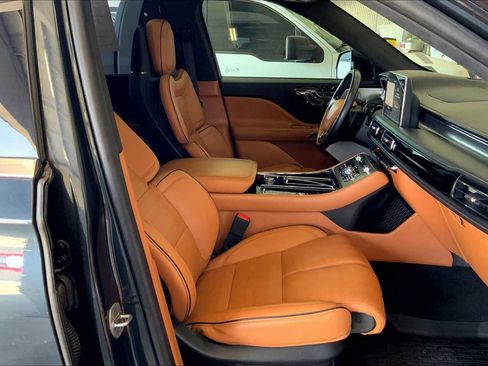 Used 2023 Lincoln Aviator Black Label w/ Dynamic Handling Package image 8