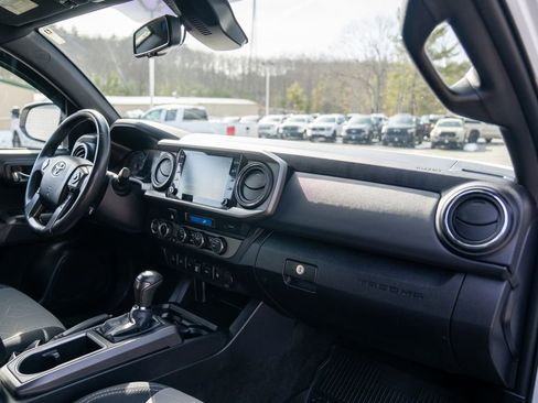 Used 2022 Toyota Tacoma TRD Off-Road w/ Technology Package image 12