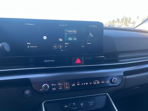 Used 2026 Kia Carnival FWD image 21
