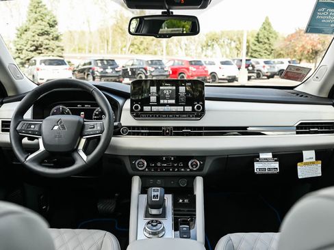 New 2025 Mitsubishi Outlander SEL image 16