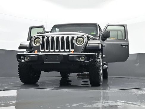 Used 2019 Jeep Wrangler Unlimited Sahara w/ Cold Weather Group AWD/4WD image 30