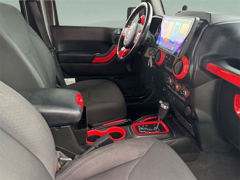 Used 2018 Jeep Wrangler Unlimited Sport w/ Connectivity Group image 36