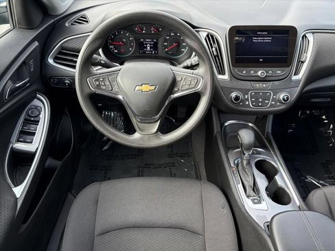 Used 2025 Chevrolet Malibu LT FWD image 22