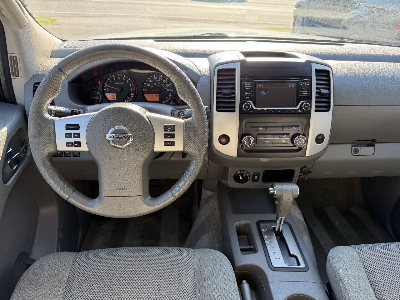 Used 2015 Nissan Frontier SV AWD/4WD image 17