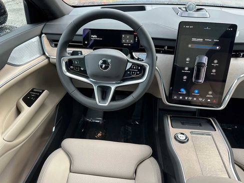 New 2025 Volvo EX90 Ultra w/ Protection Package Premier image 18