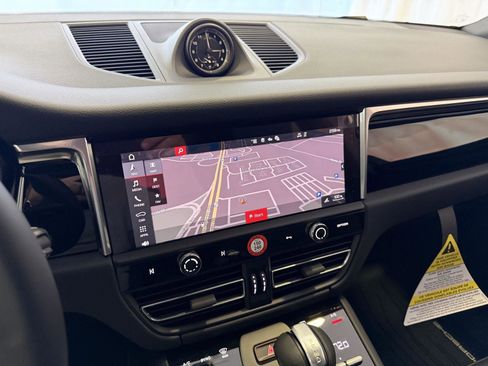New 2026 Porsche Macan image 23