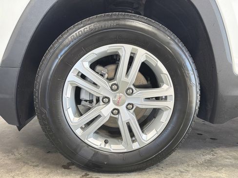 Used 2024 GMC Terrain SLE image 15