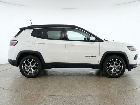 Used 2025 Jeep Compass Limited AWD/4WD image 11