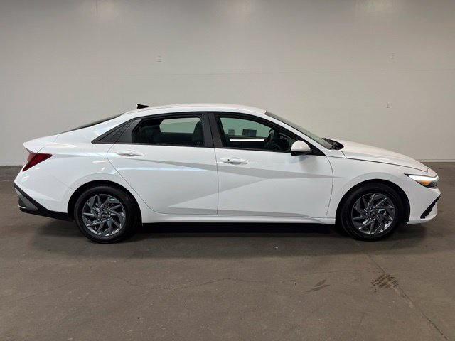 Used 2024 Hyundai Elantra SEL FWD image 2