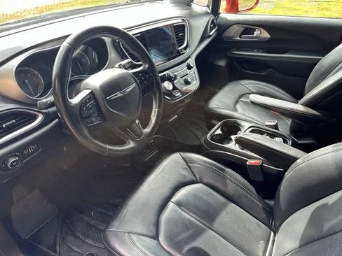 Used 2018 Chrysler Pacifica Touring-L w/ Premium Audio Group FWD image 13