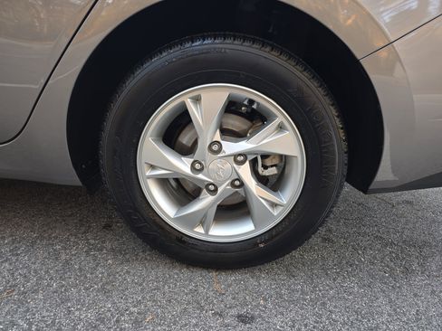 Used 2023 Hyundai Elantra SE image 32