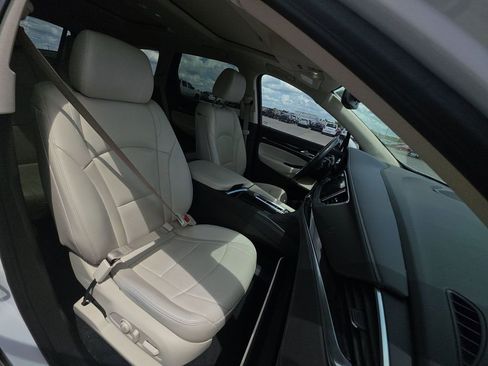 Used 2023 Buick Enclave Essence w/ Experience Buick Package FWD image 9