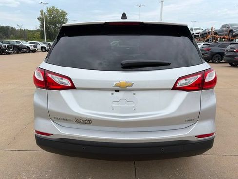 Used 2021 Chevrolet Equinox LS w/ LS Convenience Package AWD/4WD image 4