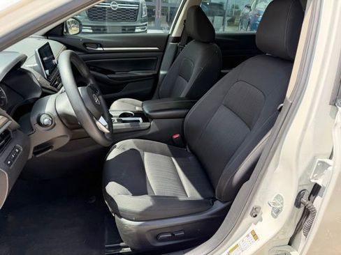 Used 2023 Nissan Altima 2.5 SV image 10