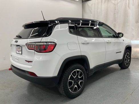 Used 2025 Jeep Compass Trailhawk AWD/4WD image 7