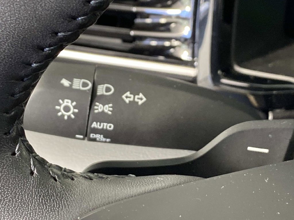 Used 2025 Toyota Camry XSE AWD/4WD image 18