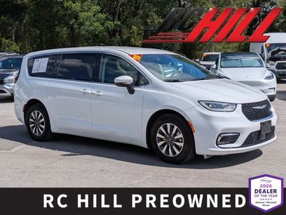 Used 2023 Chrysler Pacifica Touring-L