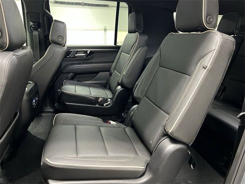 New 2025 Chevrolet Suburban Premier image 25