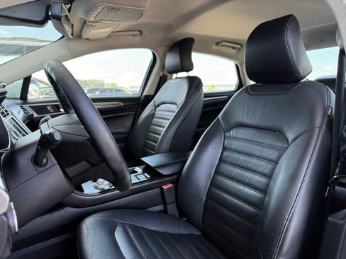 Used 2018 Ford Fusion SE w/ Equipment Group 602A FWD image 16