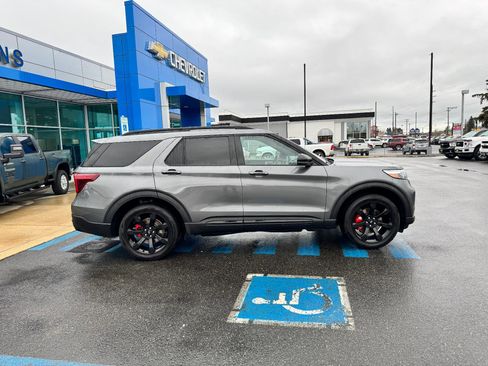 Used 2023 Ford Explorer ST w/ Equipment Group 401A image 8