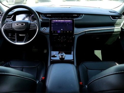 Used 2023 Jeep Grand Cherokee Limited w/ Luxury Tech Group II image 24