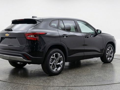Used 2025 Chevrolet Trax LT FWD image 9