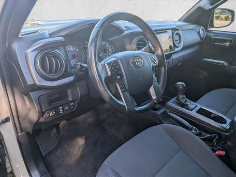 Used 2018 Toyota Tacoma TRD Sport image 10