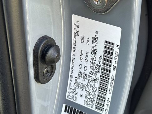 Used 2019 Toyota Tacoma TRD Off-Road image 39