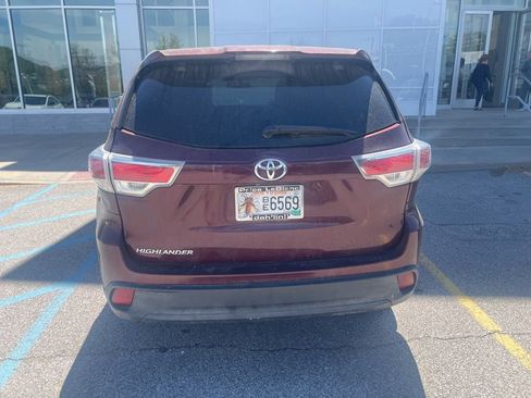 Used 2016 Toyota Highlander LE FWD image 3